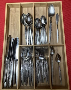 Set of 64 VENETIA by Oneida Community Stainless 12 Places + Servers  Nice - Picture 1 of 6