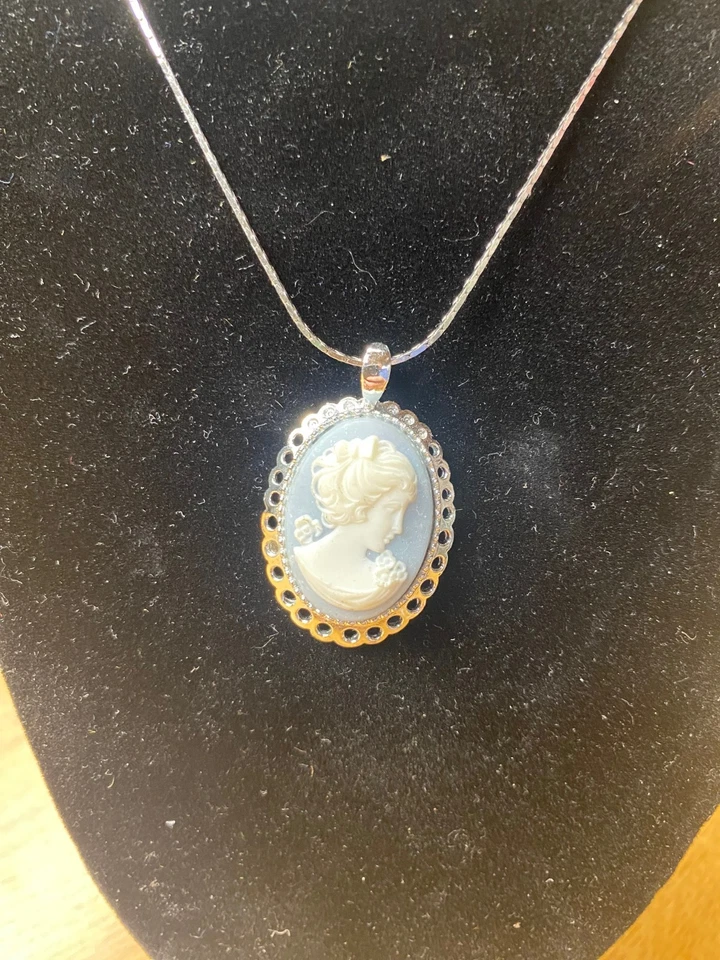 Collar camafeo azul claro Foto 1 de 3