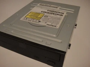 Toshiba/Samsung SW-252 52X CD-Rewritable Internal 5.25 IDE 0X6858 - Picture 1 of 4