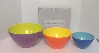 Juego de 3 cuencos de melamina Market Day nuevos sin usar en caja 3 tamaños púrpura naranja azul Foto 1 de 4