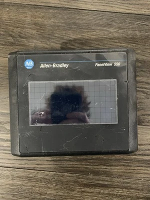 Interfaz de pantalla táctil Allen-Bradley PanelView 550 2711-T5A5LI Ser B Rev C Foto 1 de 2