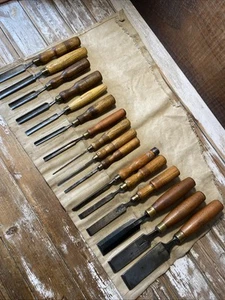 16 Woodworking Chisels & Gouges Mostly Sorby Vintage Job Lot In Canvas Roll - Picture 1 of 23