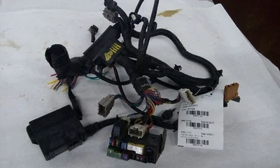  Nissan Versa 13-19 caja de fusibles motor hatchback nota  Foto 1 de 4