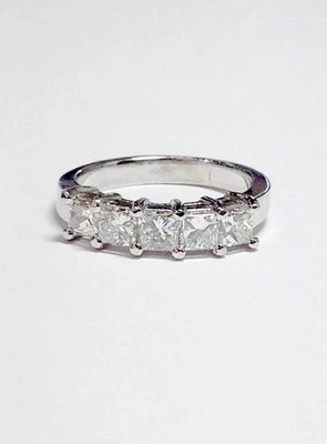 Alianza de eternidad de boda de diamantes creados en laboratorio corte princesa de 1,50 quilates de oro blanco de 14 k 6 Foto 1 de 4