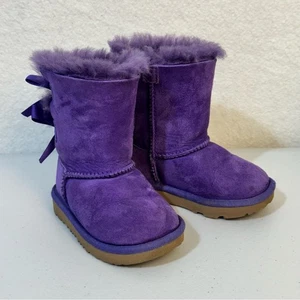 UGG Bailey Bow II Purple Sheepskin Suede Boots Satin Bows Girls Size 7 EUR 23.5 - Picture 1 of 8