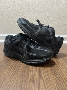 Size 11 - Nike Vomero 5 Triple Black - Picture 1 of 6