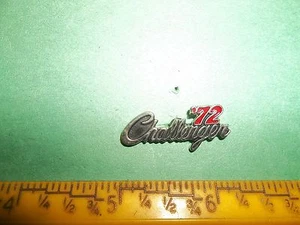 '72 CHALLENGER SCRIPT HATPIN MOPAR - Imagen 1 de 1