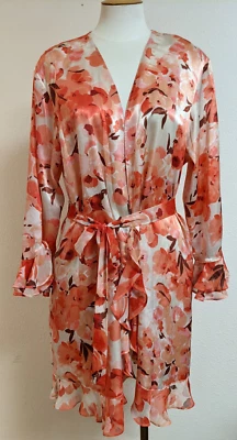 Bata para mujer Oscar de la Renta etiqueta rosa estampado floral con volantes LG Foto 1 de 4