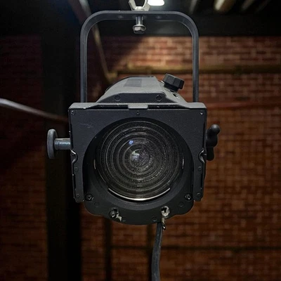 Vintage movie Selecon Acclaim Fresnel Stage Theatre Lighting Lamp 🦩 - image 1 of 4