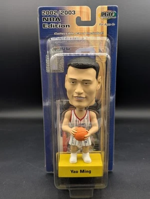 2002-03 Upper Deck Playmakers 姚明摇头和新秀卡全新 NBA 版 — 第 1/3 张图片