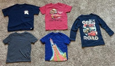 Lote de 5 Camisas Gap/Disney/Old Navy 4T Manga Corta/Larga Lightyear, Coches y Más Foto 1 de 4
