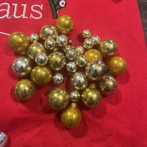 Lotto 31 Miniature Albero Piuma Vetro Mercurio Tutto Misto Oro, Argento 1/2” - 1” B12 - Foto 1 di 5