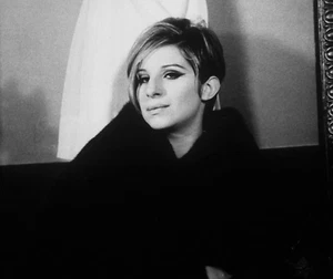 Barbara STREISAND-"You Don't Bring Me Flowers" Great Singer/Actress-Signed Card - Picture 1 of 2