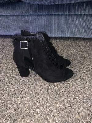 Zapatos de salón negros talla 8 Foto 1 de 2