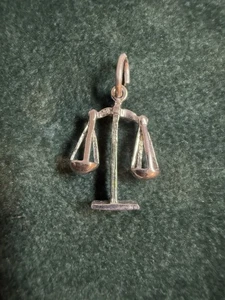 Charm Bilancia della Giustizia Argento Sterling di Rembrandt 925 Avvocato Giudice Corte - Foto 1 di 5