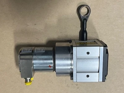 Codificador Bystronic/String con carrete transductor de longitud de cuerda y codificador Baumer BPMV 58K1P24D13 Foto 1 de 4