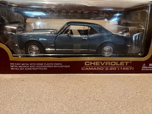 Road Signature 1/18 - 92188 Chevrolet Camaro Z-28 (1967) Blue / White Stripes - Picture 1 of 10