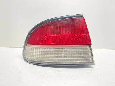 LUZ TRASERA DERECHA MITSUBISHI GALANT 1997-1998 MONTADA QTR OEM 166-58882 Foto 1 de 4