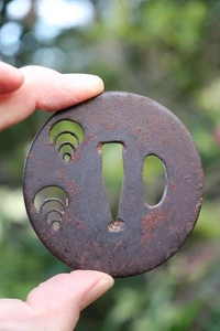 Tsuba mit 2 Blasen Design, antiker japanischer Schwertschutz aus Eisen + 2 Seppas - Bild 1 von 4