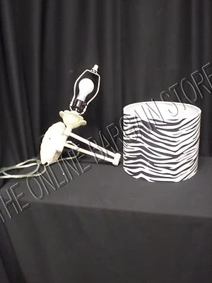 Arandela de parede Pottery Barn para crianças adolescentes abajur tulipa vintage creme e sombra zebra - Imagem 1 de 4
