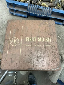 old school first aid kit - Picture 1 of 5