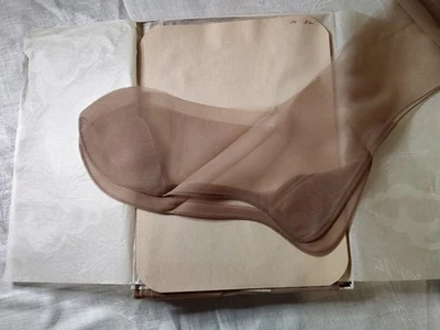 1940s VEITEL Cuban Heel Back Seam Stockings "Invitation" 4 Pair Sz 10 L32" NOS - Image 1 of 4