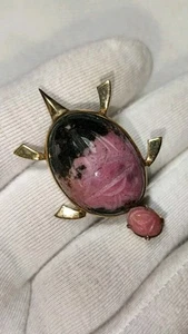 Vintage W.E. RICHARDS 12k Gold Filled Carved Rhodonite Scarab Turtle Pin Brooch - Picture 1 of 6