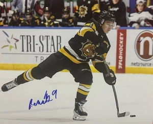 ¡Foto 8x10 firmada por Adam Benak! ¡MINNESOTA SALVAJE! ¡Bulldogs Brantford! Con certificado de autenticidad - Imagen 1 de 2