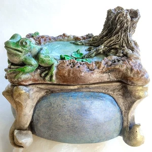 Handmade Cast Stone Treasure Box with Sculpted Frog Figurine, Signed art nouveau - Picture 1 of 22