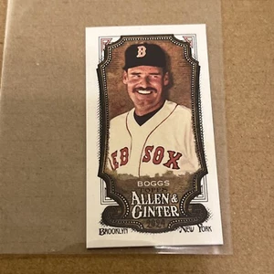 2024 Topps Allen & Ginter - Mini A&G Back #111 Wade Boggs Boston Red Sox - Foto 1 di 2