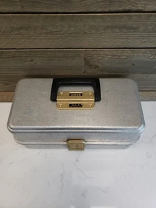 Caja de aparejos vintage Umco 133 A - faltan bandejas negras interiores - Imagen 1 de 7