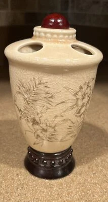 Soporte para cepillo de dientes Wamsutta Alessandria pintado a mano de porcelana y madera Foto 1 de 4