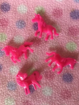 CONJUNTO DE ACESSÓRIOS DE PLÁSTICO BRINQUEDO FESTA ENFEITE DE BOLO #4 CAVALOS PÔNEIS ANIMAIS NOVO! - Imagem 1 de 2
