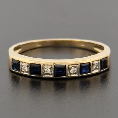 Anillo de eternidad de diamantes y zafiros de oro amarillo de 18 quilates talla M 1/2 Foto 1 de 4