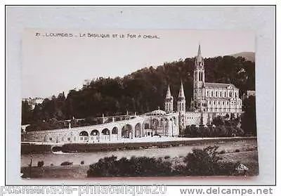 Carte Postale Ancienne LOURDES - La Basilique Et Le Fer à Cheval • 1.59€