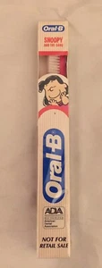 Vintage Kid's Snoopy And The Gang Lucy Toothbrush Oral B New Sealed - Picture 1 of 7