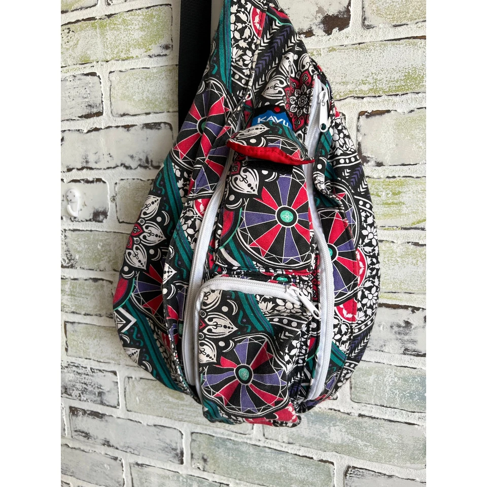 Bolsa lateral Kavu estampa multicolorida usada  - Imagem 1 de 4
