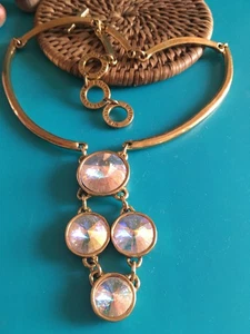 Vintage Collier Doré Signé ENTRE GUILLEMETS - Picture 1 of 5