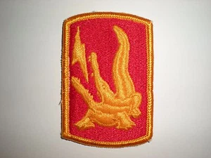 PARCHE DE BRIGADA DE ARTILLERÍA DE CAMPO 227 DEL EJÉRCITO DE LOS EE. UU. - A TODO COLOR - Imagen 1 de 1