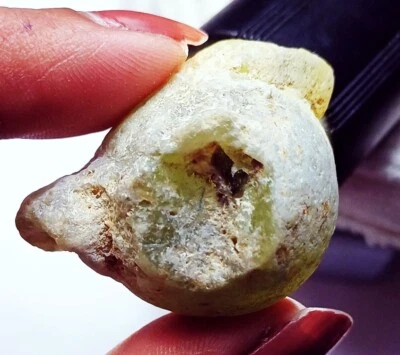 100% Natural Prehnite Rough 145.80 Ct Certified Loose Gemstone With Free Gift - Image 1 of 4