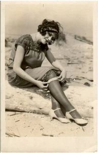1900's Original RPPC ~ Cute Brunette Enjoying The Outdoors - Picture 1 of 2