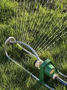 Vintage RAINWAVE Green Metal Aluminum Oscillating Water Lawn Sprinkler Tested - Picture 1 of 10