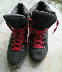 FERGALICIOUS by Fergie Gray Fabric Lace Up Ankle Fashion Boots Hiking Size 7.5M - Picture 1 of 7