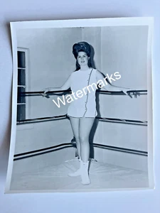HOLLY HOWARD ORIGINAL 8x10 PROMO PHOTO GIRL WOMAN LADY WRESTLER WRESTLING - Picture 1 of 2