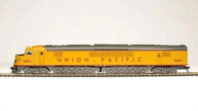 Broadway Limited HO 2510 BALDWIN CENTIPEDE A-A SET, UP #1600A/1601A SET, YELLOW - Image 1 of 2