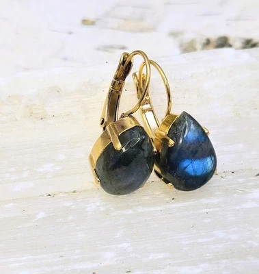 Brincos clássicos de labradorita natural folheados a ouro minimalista natural - Imagem 1 de 4