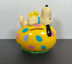 Whitman's Candies Peanuts SNOOPY and WOODSTOCK Plastic Easter Egg Bank - Bild 1 von 7