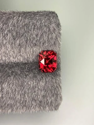 Stunning Top Quality Natural Malaya Garnet Gemstone 2.17CTs. Origin Mozambique. - Image 1 of 4