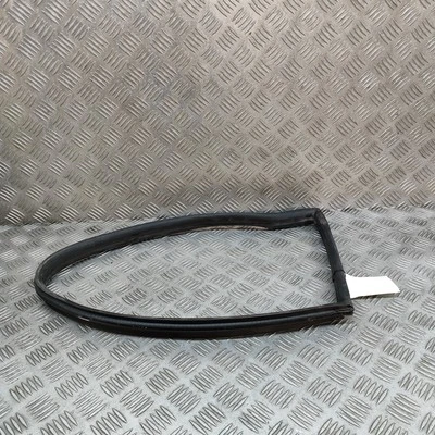 Junta goma ventana lateral trasera izquierda PORSCHE 911 996 99654332500 1999 Foto 1 de 4