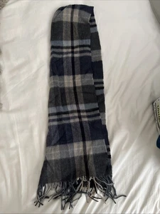 Bloomingdale’s Men’s Cashmere Plaid Wool Scarf with Fringe Trim in Navy and Gray - Picture 1 of 3